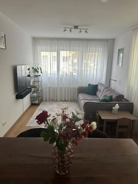 Helle und modern möblierte 3-Zimmer-Wohnung in familienfreundlicher Lage nahe Kudamm für 24 Monate — photo 1